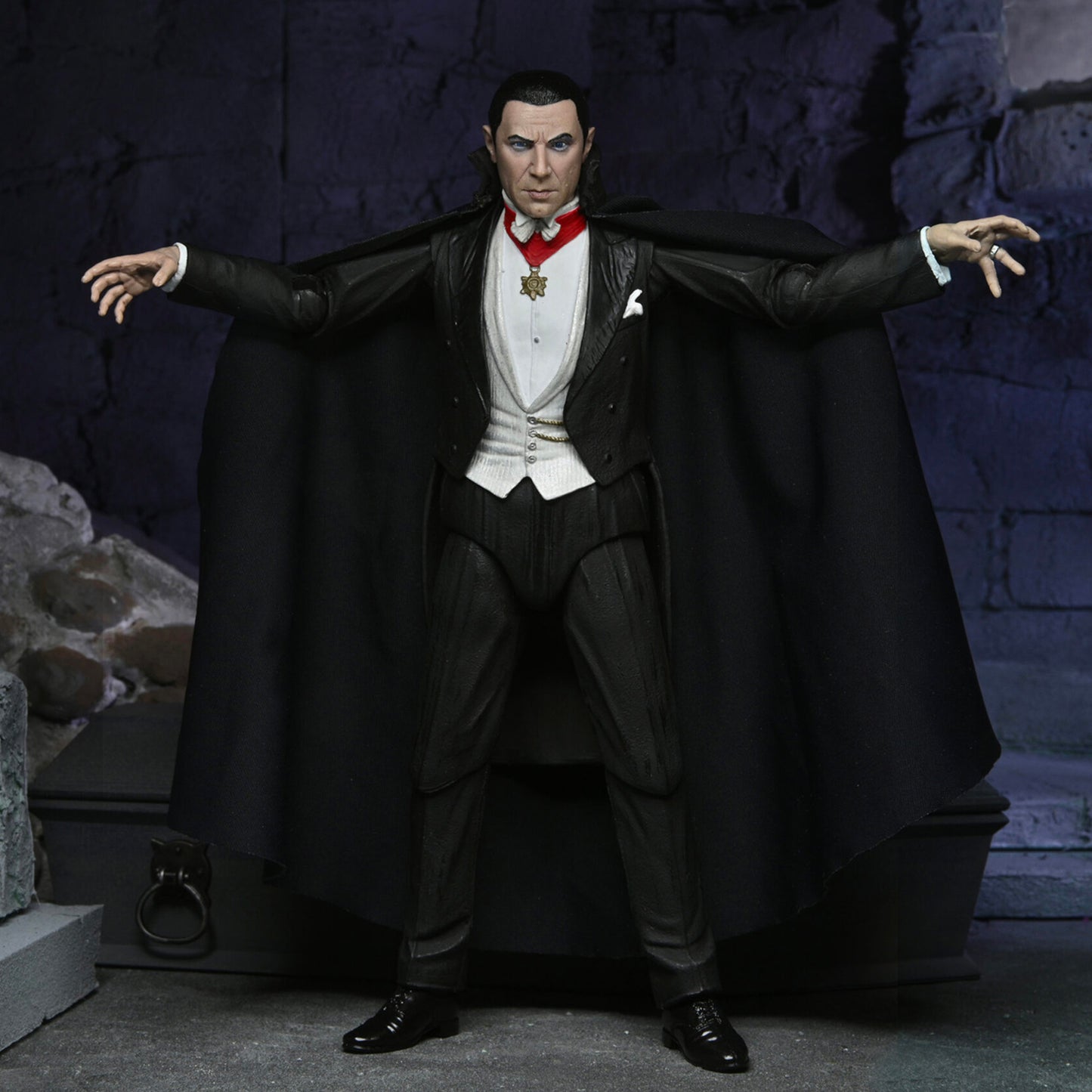 NECA: Universal Monsters - Ultimate Dracula (Transylvania) 7" Tall Action Figure